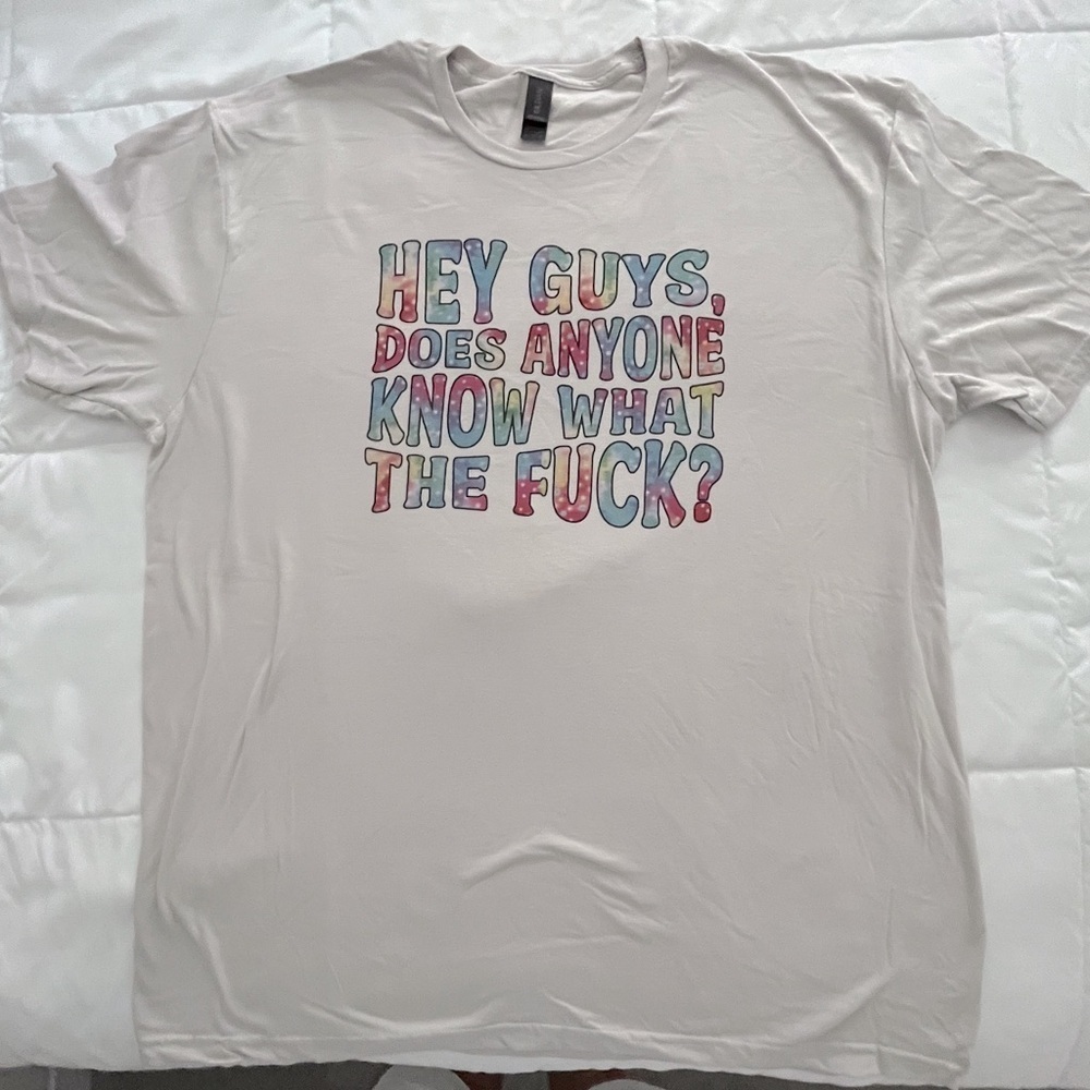 Ladies Short Sleeve Graphic Tee. Size XL. Grey